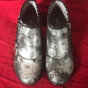 Brand new never worn Alegria booties so cute